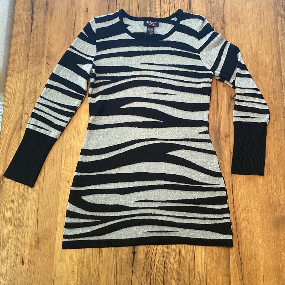 Ladies Black and Silver Tiger Stripe Sweater Size Medium